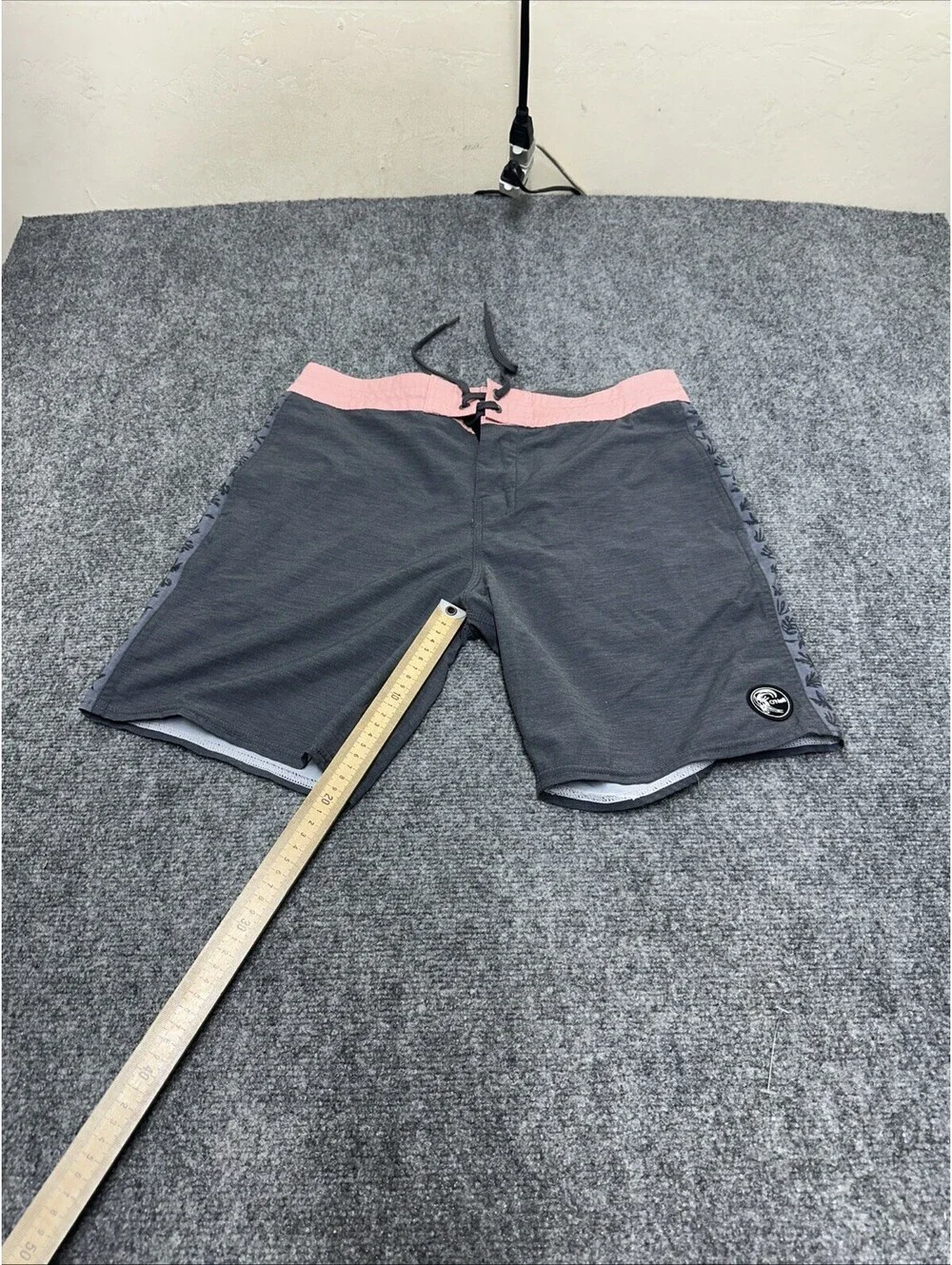 O’Neil Men’s Swim Trunks Size 32 Grey/pink